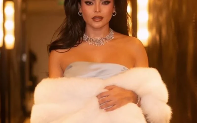 إطلالة البيبي بلو.. أسماء جلال تخطف الأنظار بتوهج سينمائي فريد خلال 2026